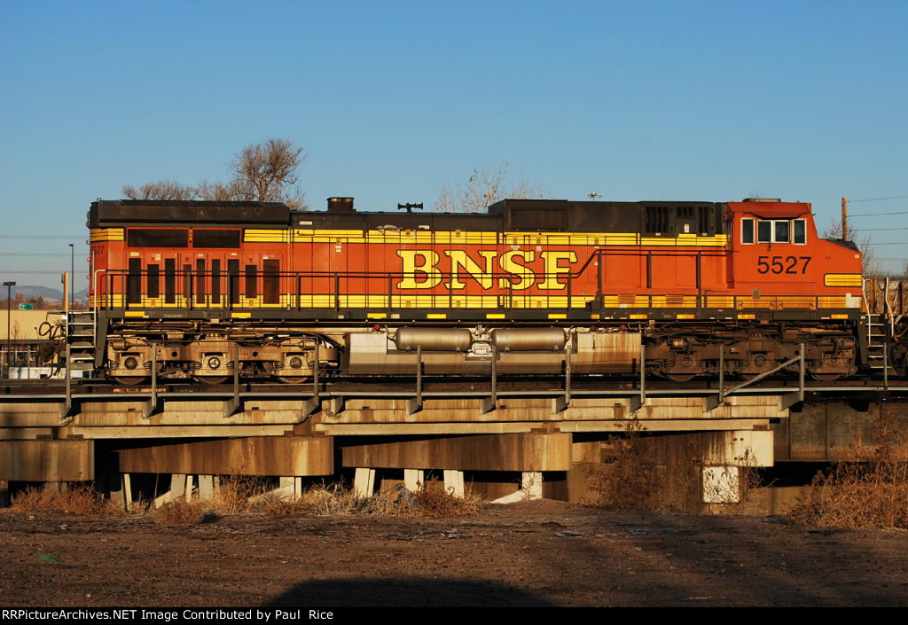 BNSF 5527